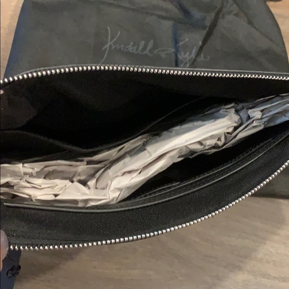 NWT Kendall & Kylie Wristlet - Picture 4 of 5